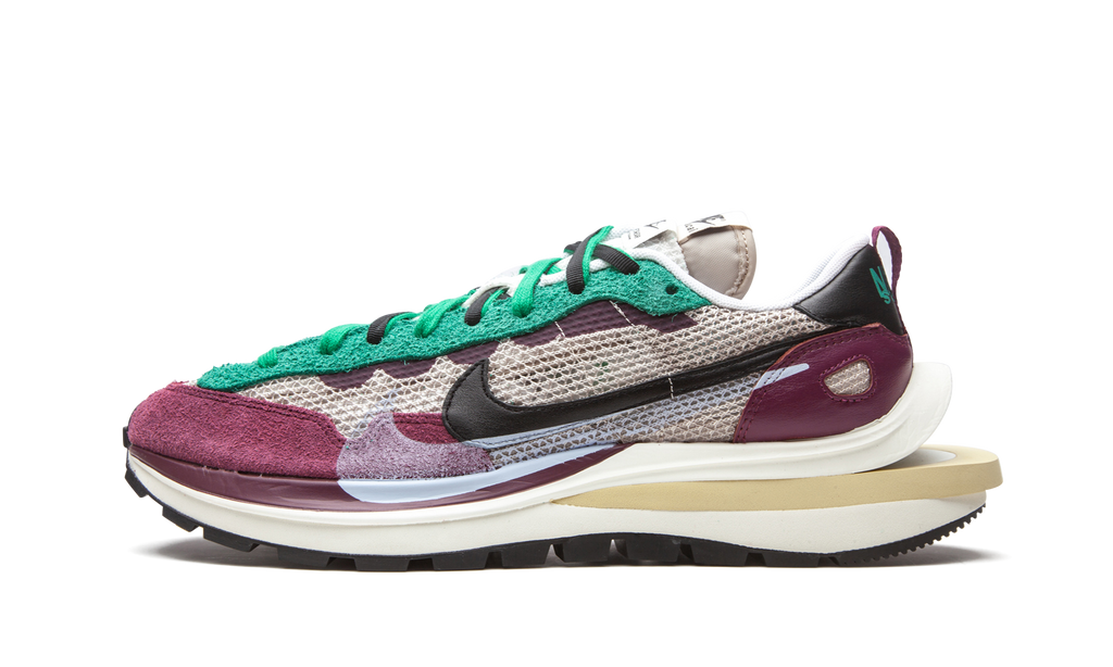 NIKE VaporWaffle Sacai - Villain Red / Neptune Green
