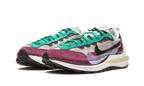 NIKE VaporWaffle Sacai - Villain Red / Neptune Green