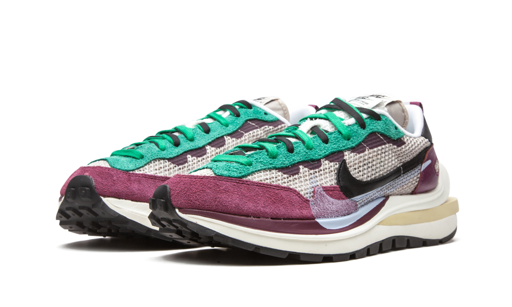 NIKE VaporWaffle Sacai - Villain Red / Neptune Green