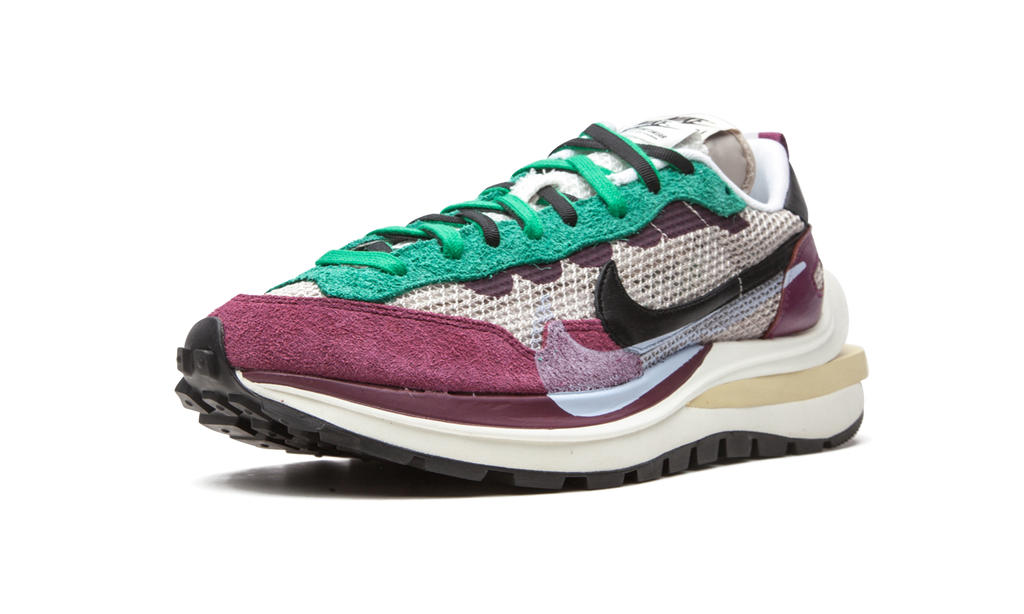NIKE VaporWaffle Sacai - Villain Red / Neptune Green
